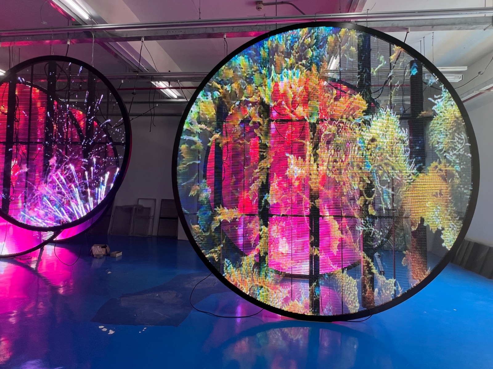 Creative Round Transparent LED Display for Exhibition