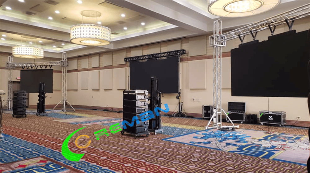 Immersive stage solution using P1.5 LED display for high-fidelity visual effects