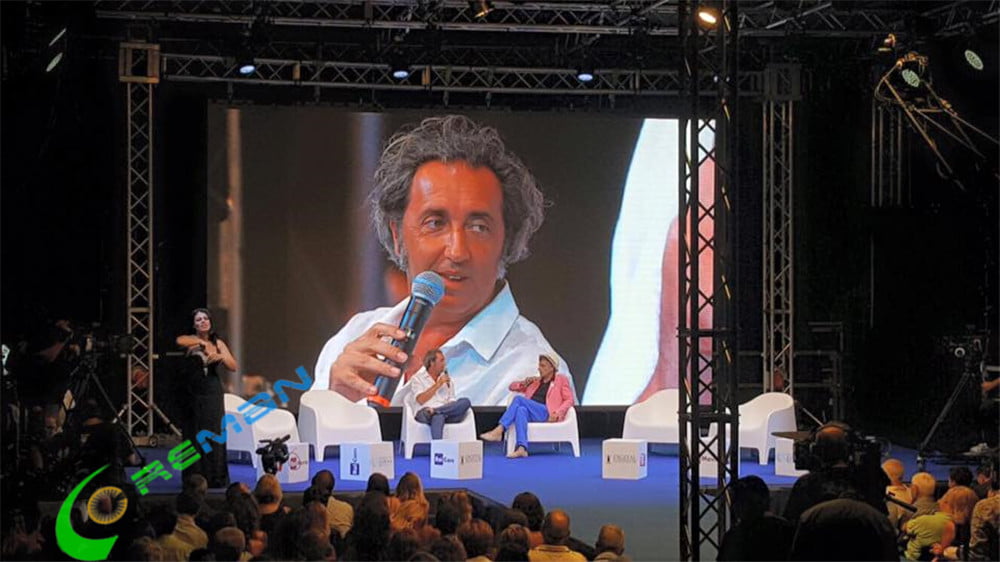 Specialized joint system for seamless curved installation of stage LED screen rental panels