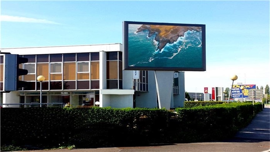 Certified IP65 waterproof outdoor LED display operating stably in extreme high temperature humidity