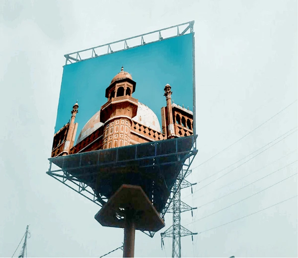 10000 nits ultra high brightness sunlight readable outdoor LED display wall