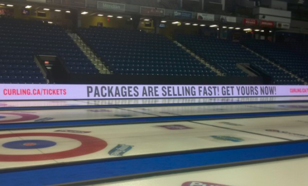 IP65 waterproof outdoor perimeter LED display screen performing under heavy rain